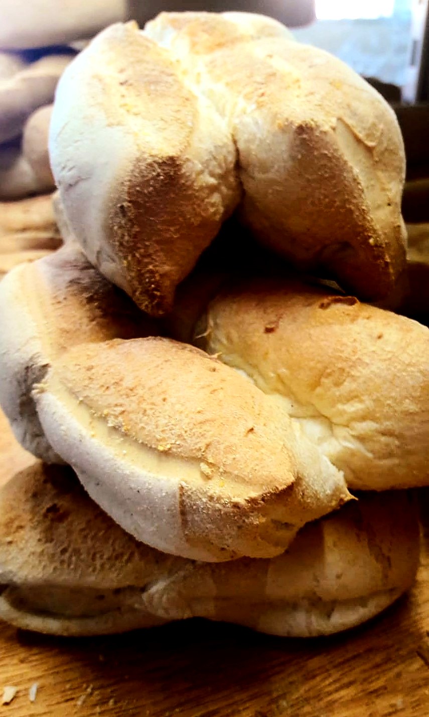 Pan francés recién horneado